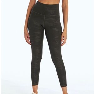 Marika 25” high rise cropped leggings NWT